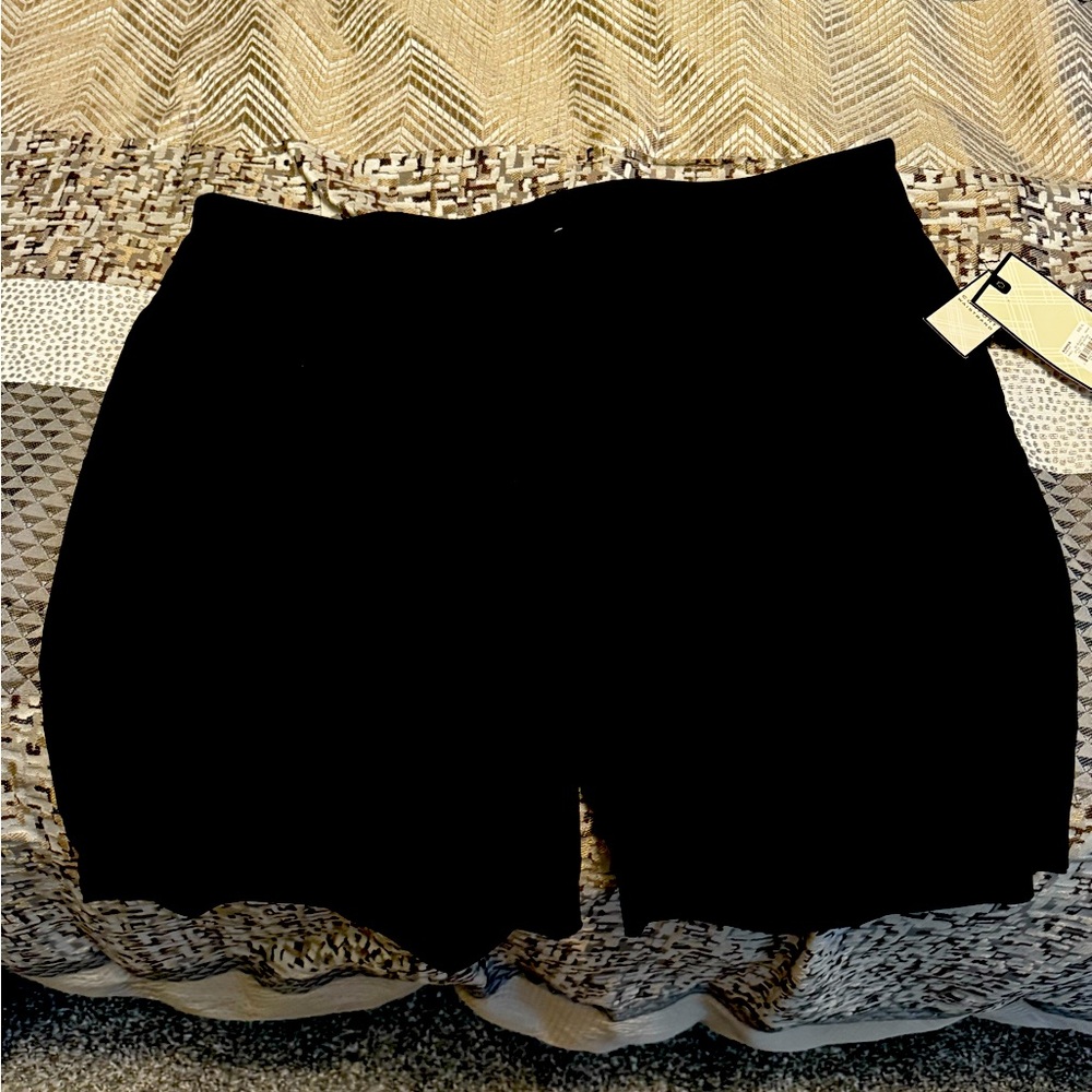 New with Tags Dana Buchman Comfort Waistband Shorts